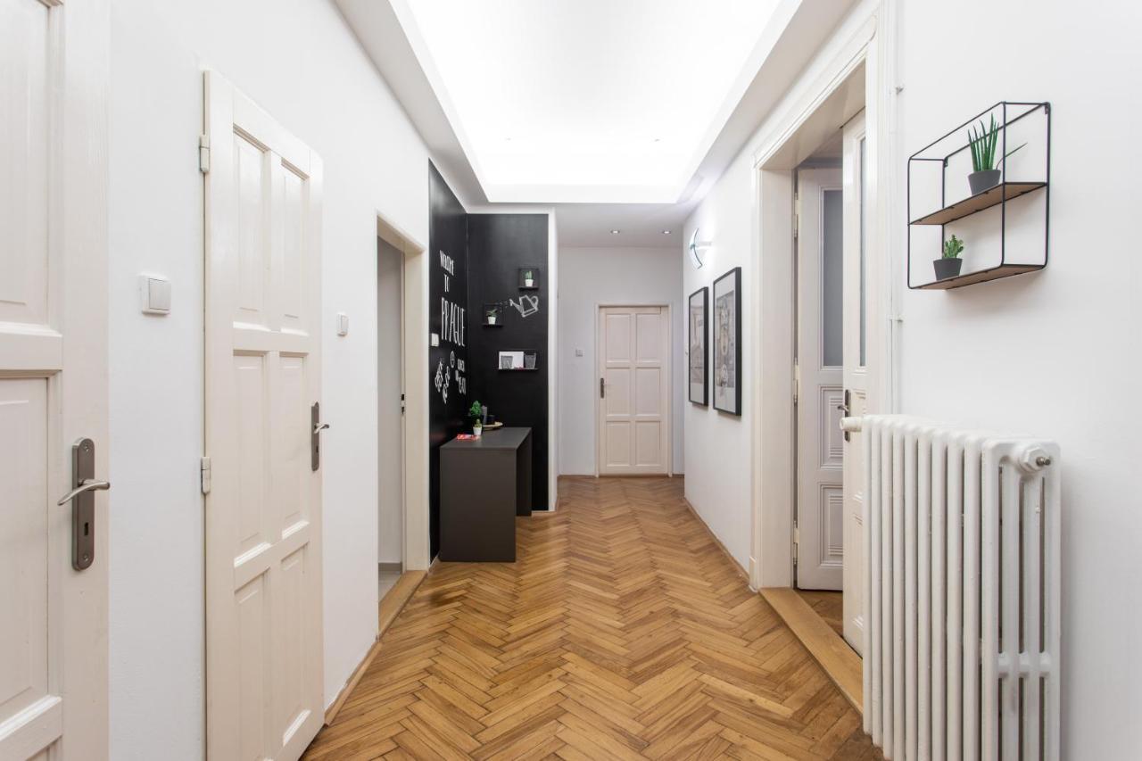 Spacious Apartments Near The River Prága Kültér fotó