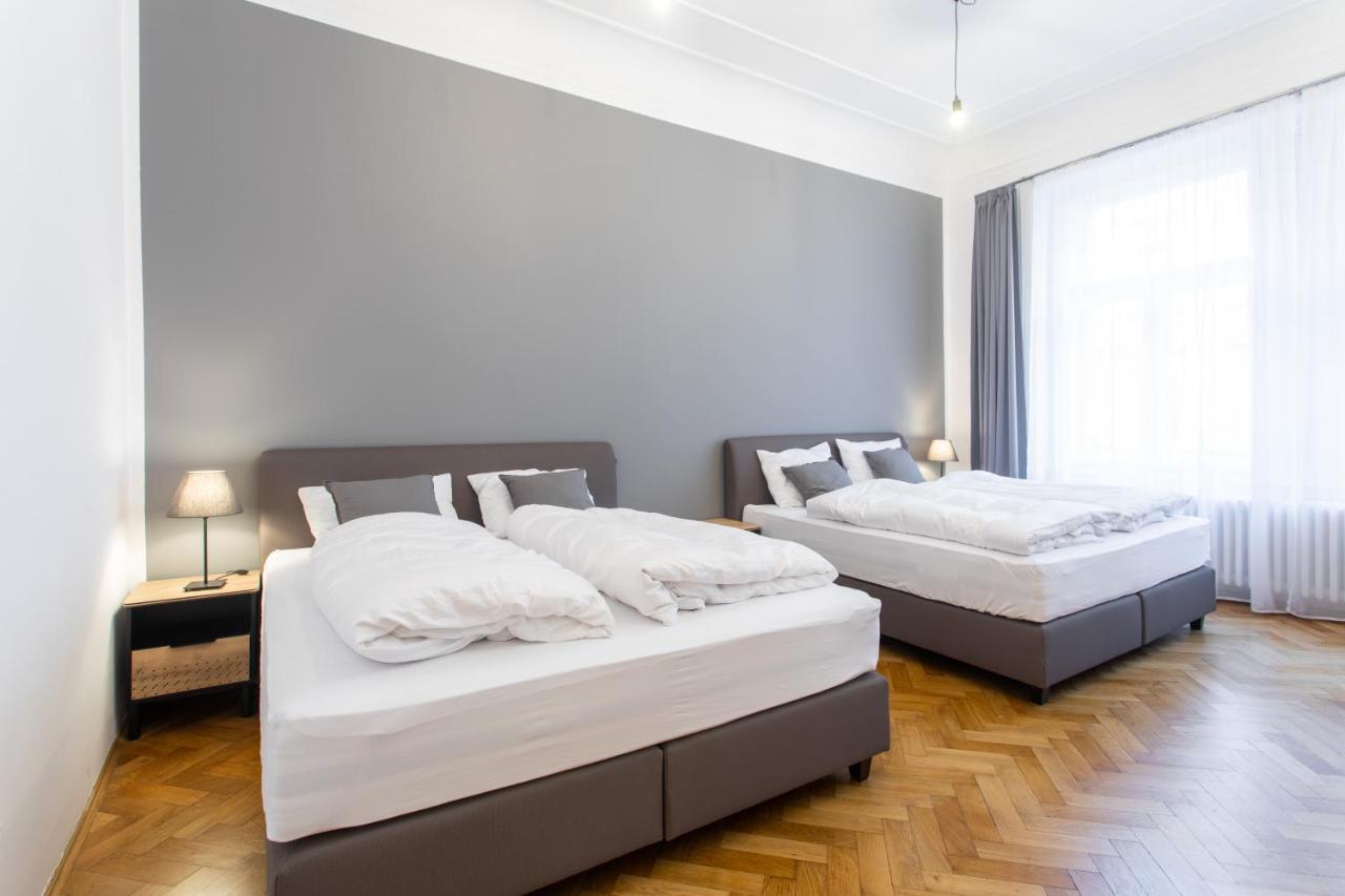 Spacious Apartments Near The River Prága Kültér fotó