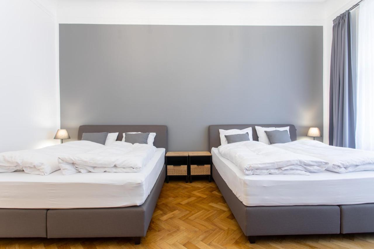 Spacious Apartments Near The River Prága Kültér fotó